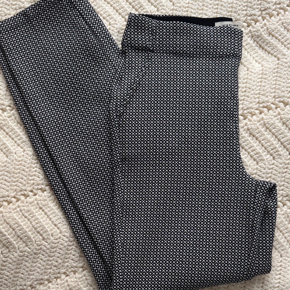 Max Studio Women's Geometric Black and Light Grey Printed Pants